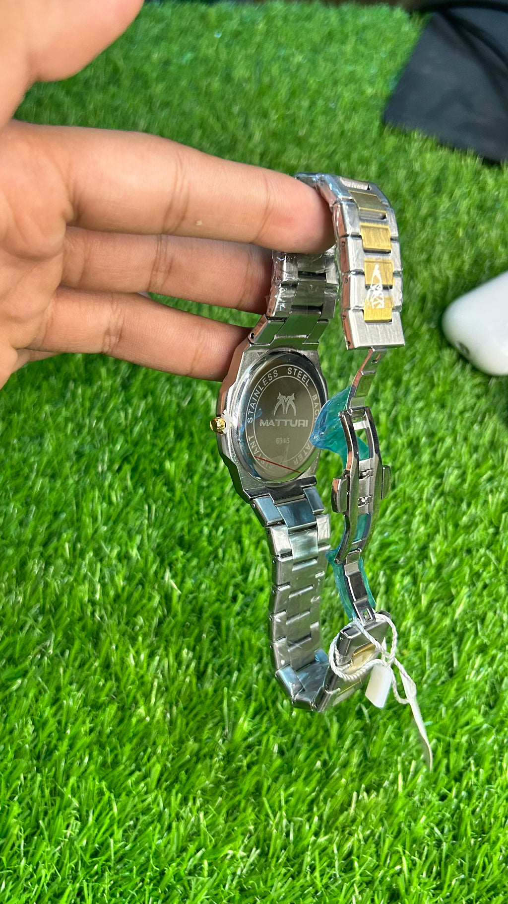 MATTURI Two-Tone Quartz Watch – Silver & Gold Stainless Steel Bracelet